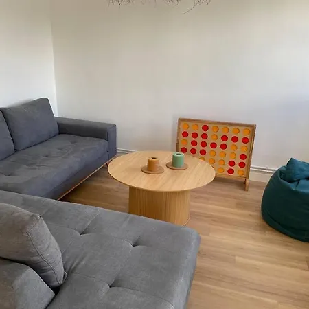 Jolie Maison à *